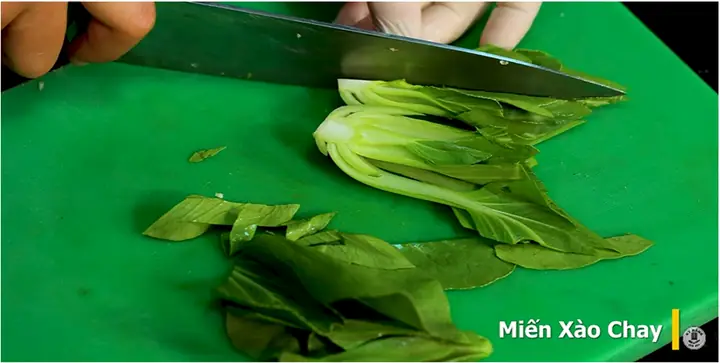 Bước 1: Sơ Chế Nguyên Liệu