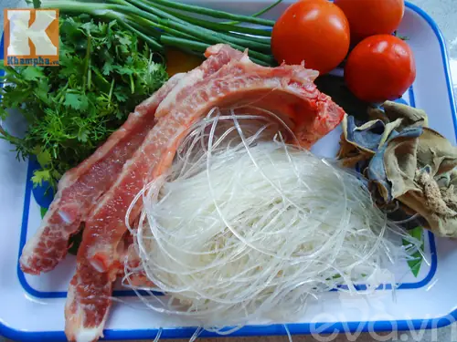 Miến Nấu Sườn Non Vừa Thơm Ngon Lại Ấm Bụng Khiến Ai Cũng Mê.