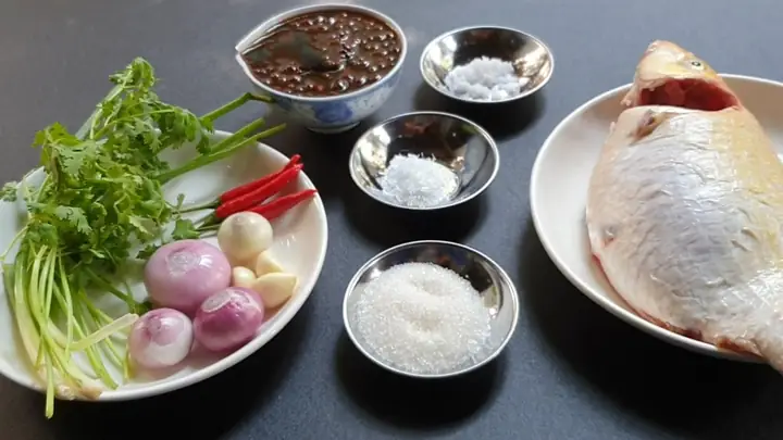 Nguyên Liệu Chuẩn Bị Làm Món Cá Chép Kho Tương Hột