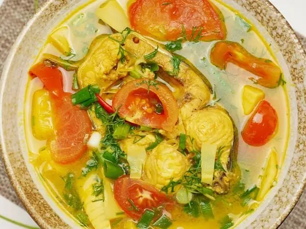 Bước 3: Làm Cá Ngạnh Nấu Canh Chua