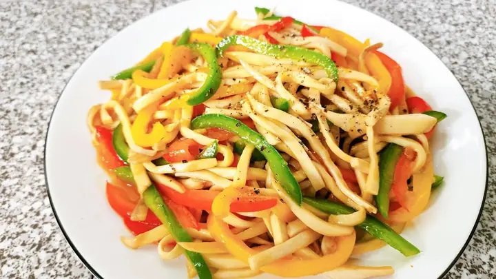 Nấm Đùi Gà Xào Ớt Chuông – Món Chay Đơn Giản Tại Nhà Dễ Gây Nghiện