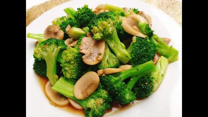 Bông Cải Xanh Xào Nấm – Món Chay Thanh Đạm Dễ Làm