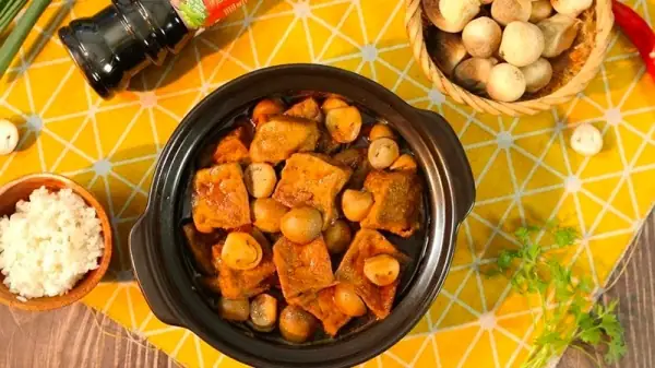 Nấm rơm kho đậu hũ Nấm rơm kho đậu hũ