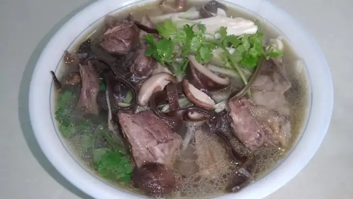 6. Bồ câu nấu miến