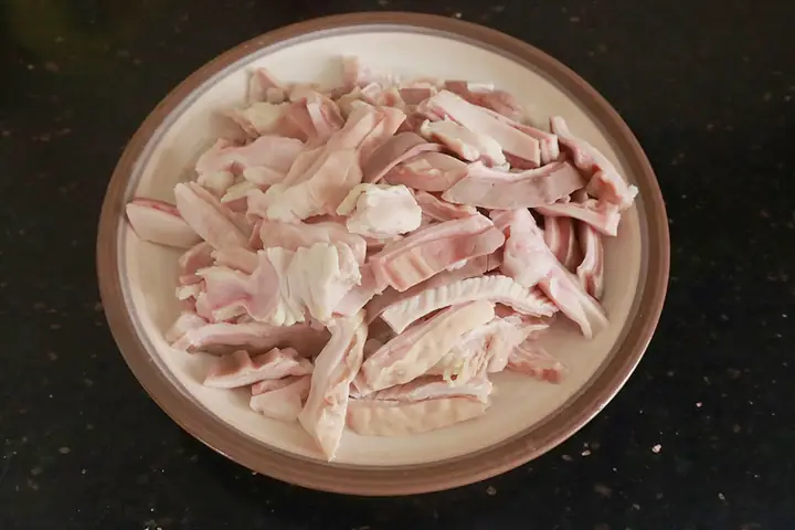 Bạn cần chuẩn bị những nguyên liệu sau để làm bao tử hầm hạt sen: