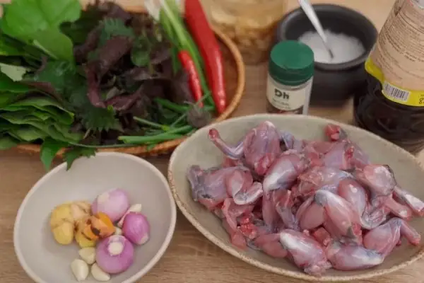 Ếch xào lá lốt cần những gia vị gì?