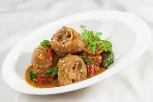 Giò Heo Um Nước Cốt Dừa