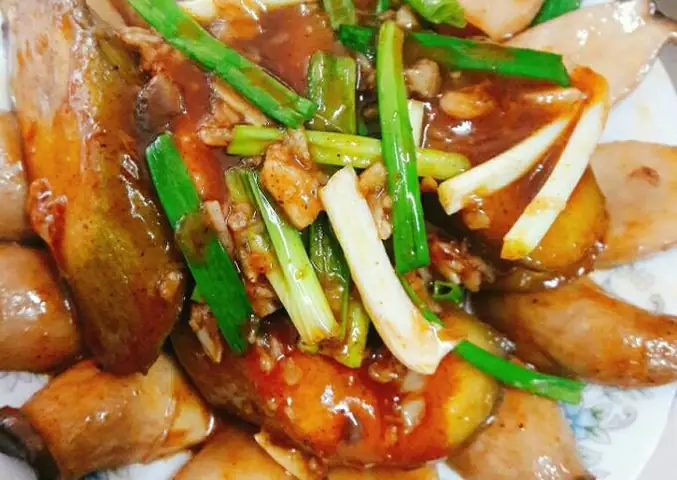 Chuối Xanh Kho Nấm Chay