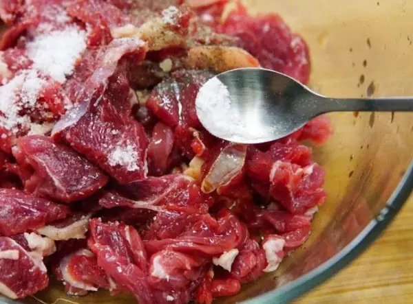 1. Mì xào bò rau cải