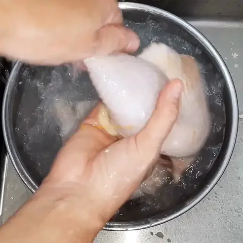 Sơ chế thịt gà