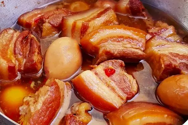 Thịt Kho Tàu Là Món Khoái Khẩu Được Nhiều Người Yêu Thích. Cách Làm Thịt Kho Tàu Không Khó, Mời Bạn Cùng Học Công Thức Nấu Món Ăn Này Với Bếp Eva Nhé!