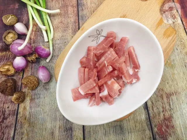 Xôi Phúc Kiến Dẻo Thơm Quyện Với Vị Ngọt Của Thịt, Của Tôm Khô, Vị Ngòn Ngọt Béo Ngậy Của Lạp Xưởng Mang Đến Cho Cả Nhà Bữa Sáng Hoàn Hảo Tuyệt Đối.