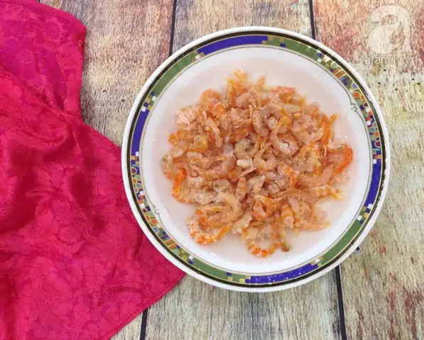 Xôi Phúc Kiến Dẻo Thơm Quyện Với Vị Ngọt Của Thịt, Của Tôm Khô, Vị Ngòn Ngọt Béo Ngậy Của Lạp Xưởng Mang Đến Cho Cả Nhà Bữa Sáng Hoàn Hảo Tuyệt Đối.