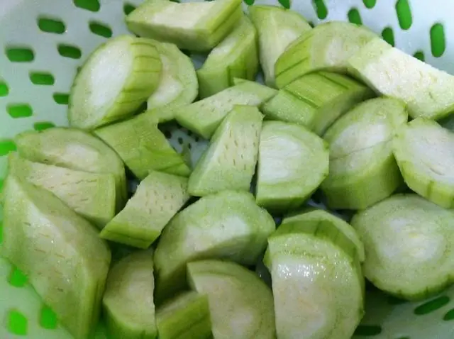 Mướp xào lạc là món ăn lạ miệng, thơm ngon. Trong những ngày se se lạnh hãy vào bếp trổ tài nấu món mướp xào lạc ngon tuyệt hảo đãi cả nhà. Mướp xào lạc là món ăn lạ miệng, thơm ngon. Trong những ngày se se lạnh hãy vào bếp trổ tài nấu món mướp xào lạc ngon tuyệt hảo đãi cả nhà.