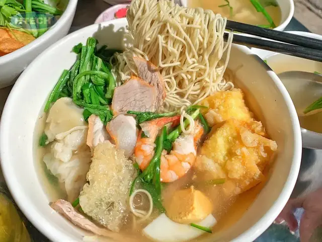 Sơ Chế Nguyên Liệu Nấu Mỳ Vằn Thắn