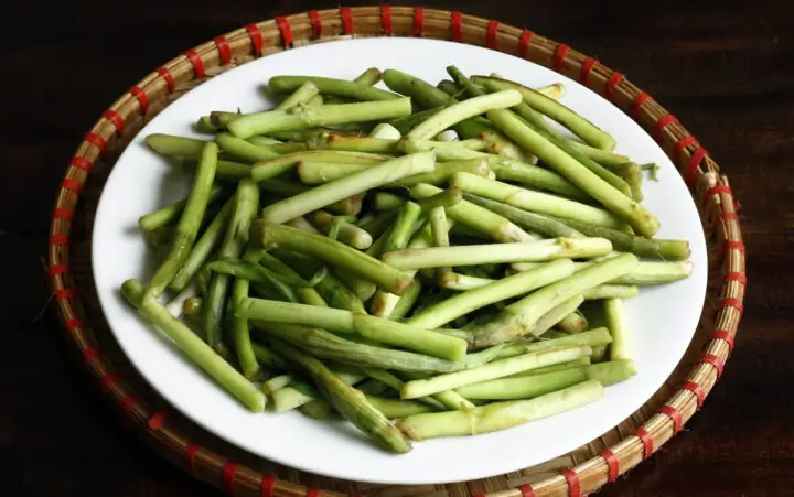 Cách Nấu Ngó Khoai Với Mẻ Chua Thanh, Đậm Đà Khó Quên