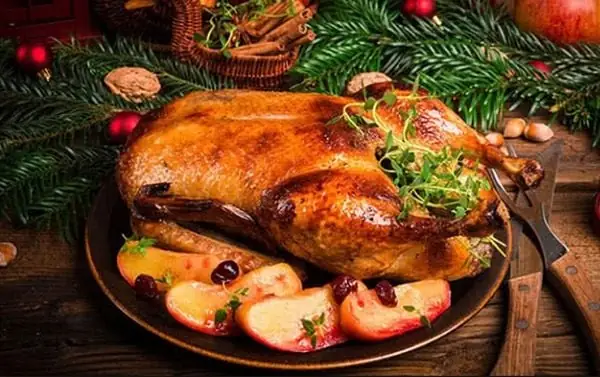 Thịt ngỗng nướng trái cây