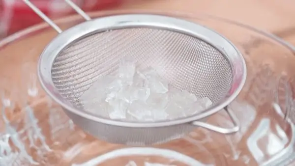 3. Xả Qua Nước Lạnh Vài Lần