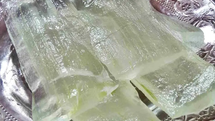 1. Gọt Bỏ Hoàn Toàn Lớp Vỏ Xanh