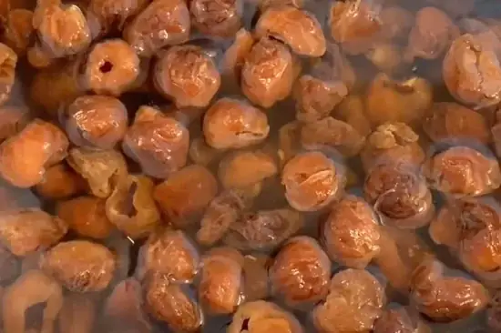 Bước 2: Sơ Chế Nhãn Nhục