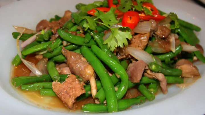 Đậu Cô Ve Xào Lòng Gà Đậu Cô Ve Xào Lòng Gà