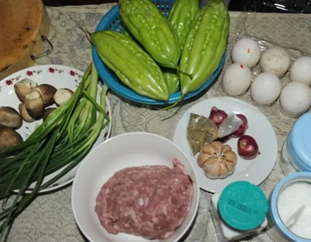 Nguyên Liệu Nấu Canh Khổ Qua Dồi Thịt: