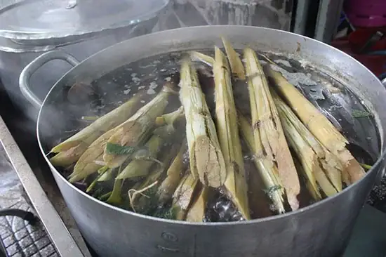 Bước 2: Nấu nước sâm bí đao