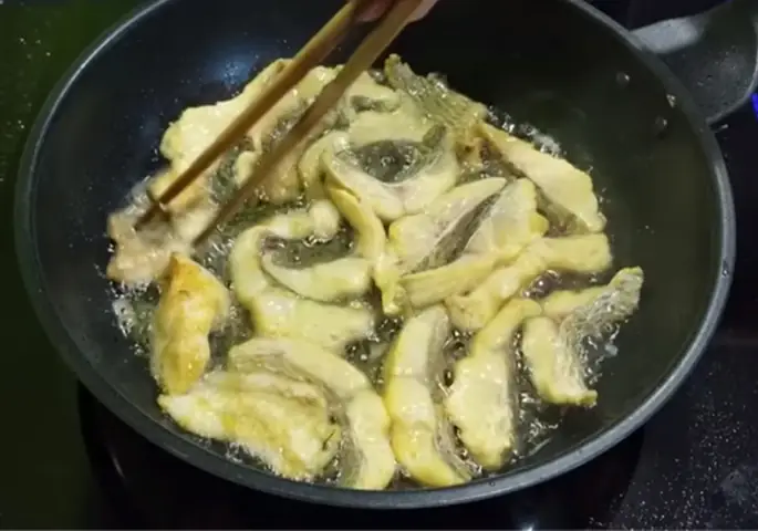 Lọc và chiên cá Lọc và chiên cá