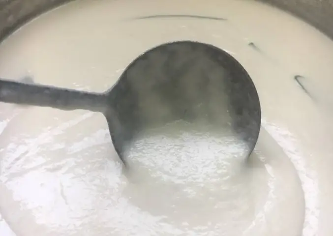 Bước 3: Chuẩn Bị Hỗn Hợp Nước Cốt Dừa