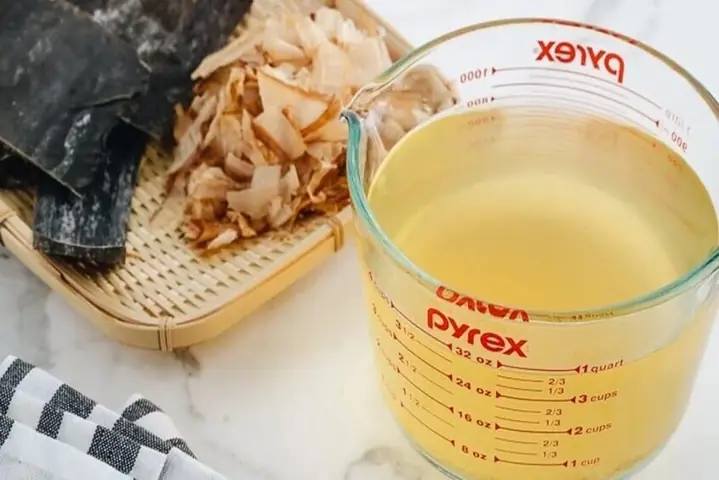 Nước Dashi Tảo Bẹ Kombu Và Cá Ngừ Bào Khô