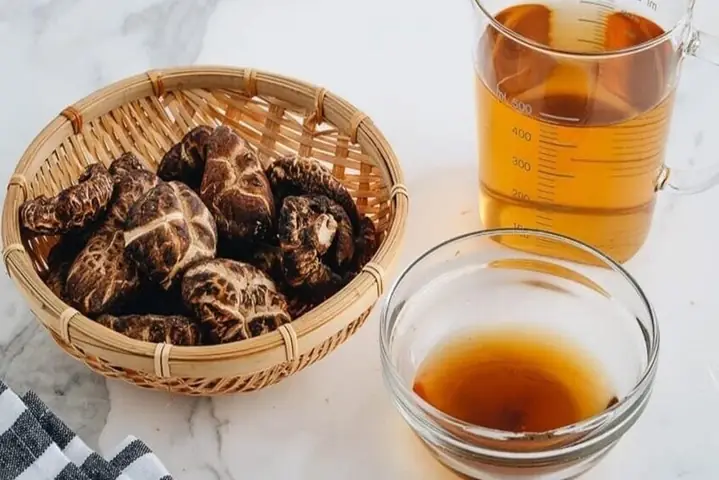 Nước Dashi Nấm Hương (dashi Shiitake) Nước Dashi Nấm Hương (dashi Shiitake)