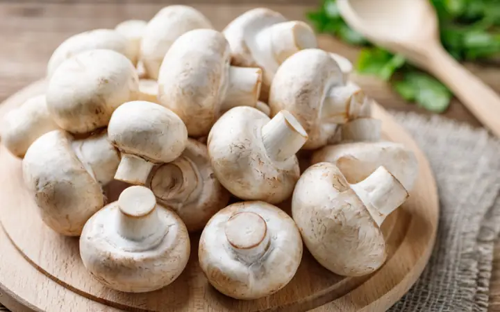 Dùng các loại rau củ, quả để hầm nước dùng Dùng các loại rau củ, quả để hầm nước dùng