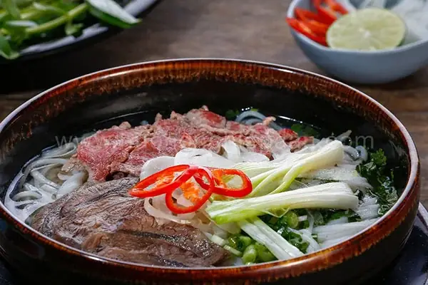 Tô Phở Bò Nóng Hổi Kích Thích Vị Giác Tô Phở Bò Nóng Hổi Kích Thích Vị Giác