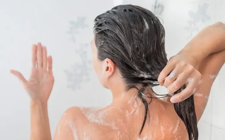 Thói Quen Khi Gội Đầu Gây Rụng Tóc Nhiều Thói Quen Khi Gội Đầu Gây Rụng Tóc Nhiều