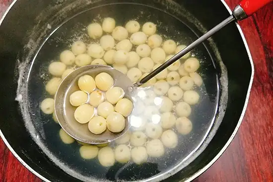 Các Bước Nấu Hạt Sen Nhãn Nhục