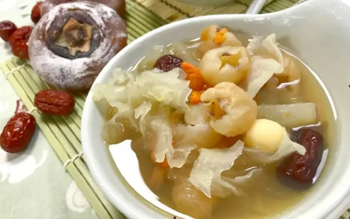 Chè Nấm Tuyết Với La Hán Quả