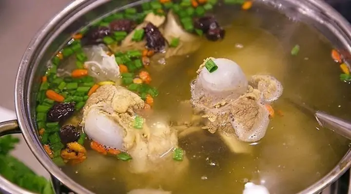 Cách Nấu Nước Lẩu Xương Heo Trong Veo, Ngọt Tự Nhiên Cách Nấu Nước Lẩu Xương Heo Trong Veo, Ngọt Tự Nhiên