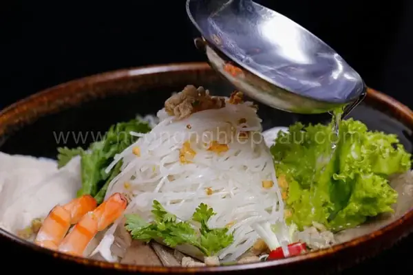 Nấu Nước Lèo Hủ Tiếu