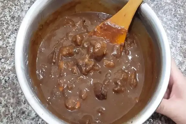 Bước 1: Tách Riêng Phần Thịt Và Hạt Me