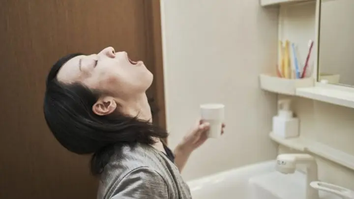 2hướng Dẫn Cách Súc Miệng Bằng Nước Muối