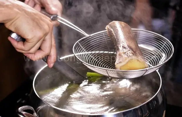 Bước 2: Tẩy Xương