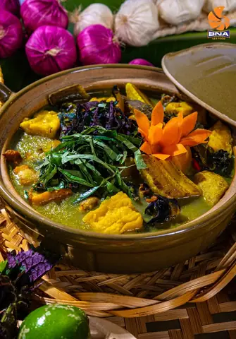 Bước 5: Trình Bày Và Thưởng Thức Ốc Om Chuối Đậu