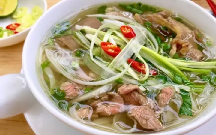 Cách Nấu Phở Bò Gà Ngon Tại Nhà