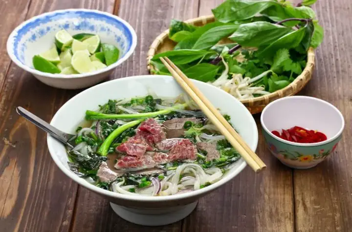 Trình Bày Phở Bò Tái