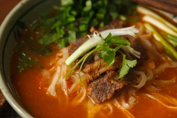 CÁCH LÀM PHỞ BÒ SỐT VANG CÁCH LÀM PHỞ BÒ SỐT VANG