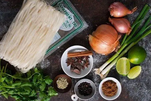 Nguyên liệu làm phở gà Hà Nội