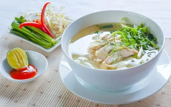 Bật mí cách nấu phở gà miền Nam thơm ngon đúng vị