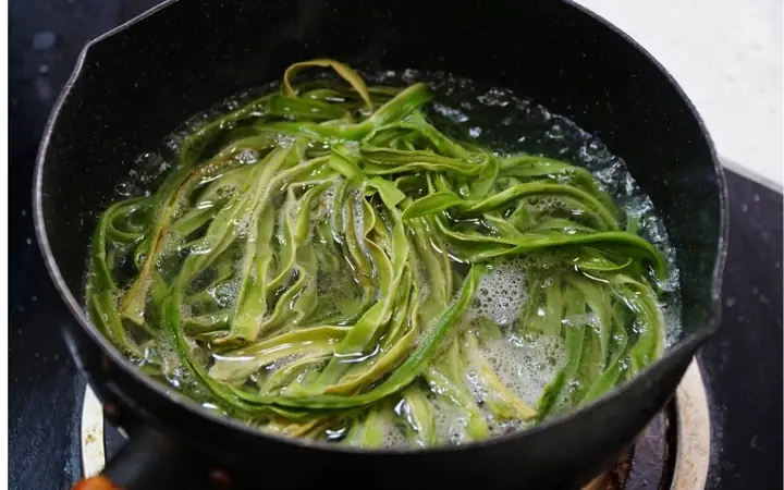 Ngâm Trong Nước Ấm