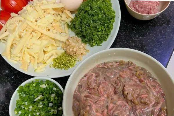 Rươi Nấu Măng – Món Canh Thanh Mát, Dễ Ăn