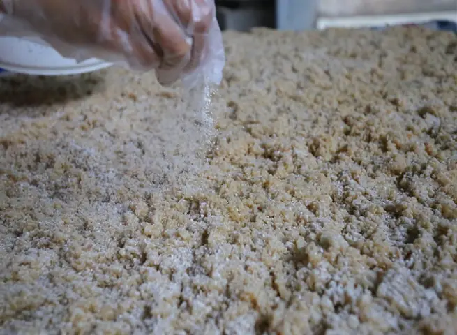 Giai Đoạn 3: Trộn Men Và Ủ Men